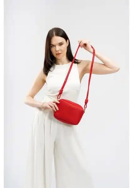 Lucky Bees Kadın Mini Omuz Çantası Modern Tasarım ve Kullanışlılık Sunar