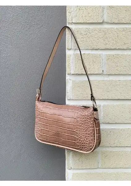 Moon Kroko Desen Baguette Çanta: Şık ve Kullanışlı Tasarım ile Günlük ve Özel Günlere Uygun