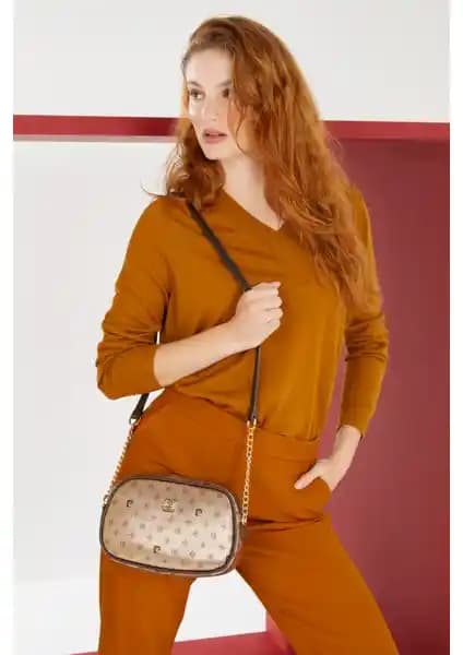 Pierre Cardin Kadın Altın Çapraz Çanta Modern ve Şık Tasarımıyla Günlük Kullanım İçin Uygun
