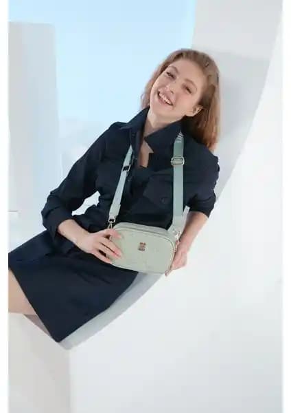 Pierre Cardin Kadın Çantaları Karşılaştırması: Tramlı ve Siyah Omuz Çantası Özellikleri