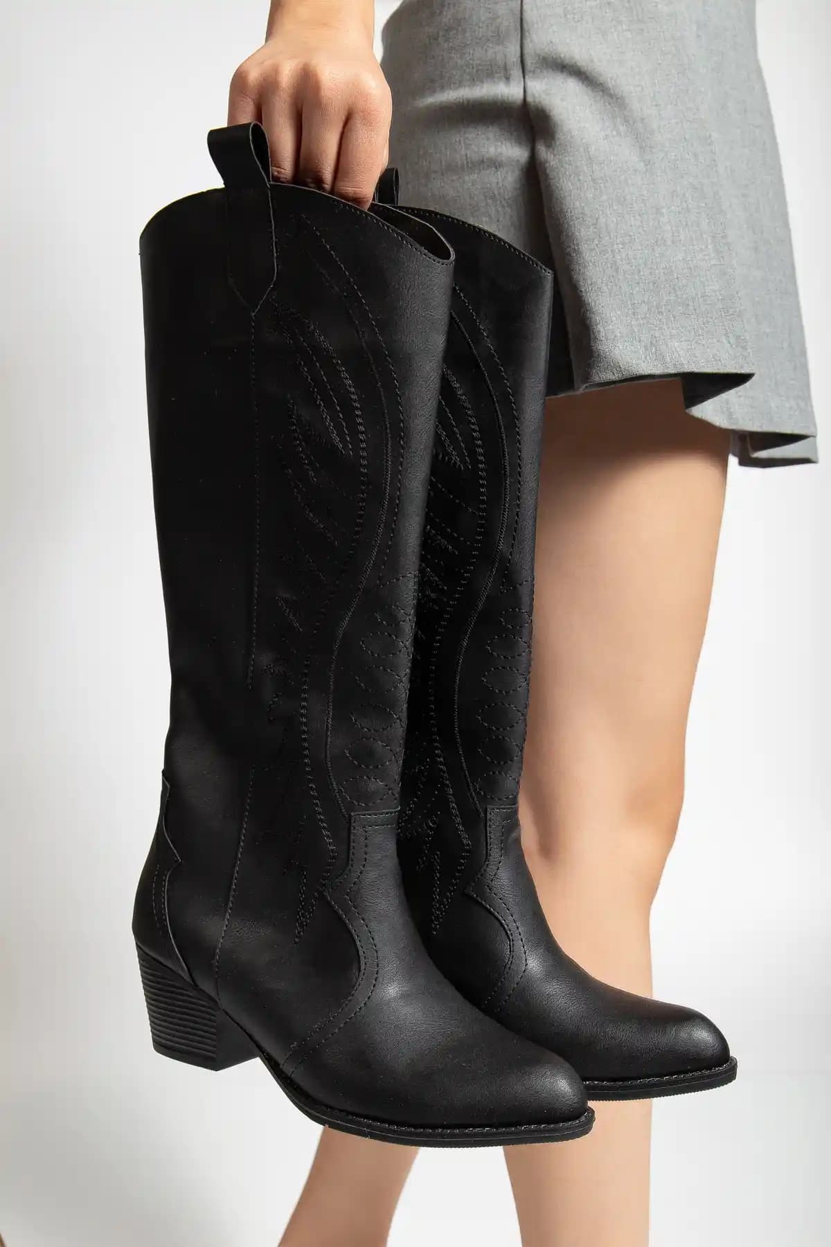 Genetti Westry Siyah İşlemeli Uzun Model Kadın Kovboy Çizmesi: Şıklık ve Konfor