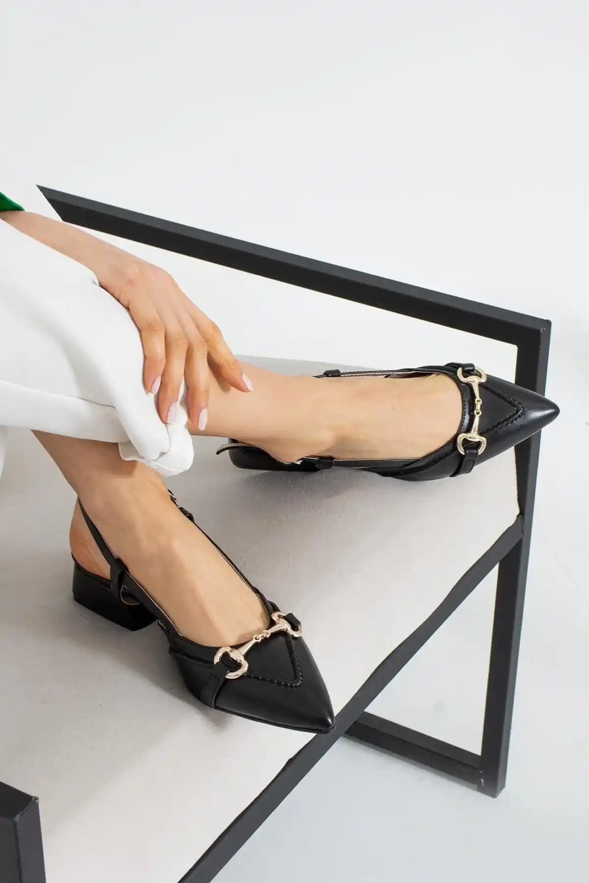 MissPapatya Siyah Cilt Kumaş Kemerli Taş Detay Kadın Babet ile Şıklık ve Konfor