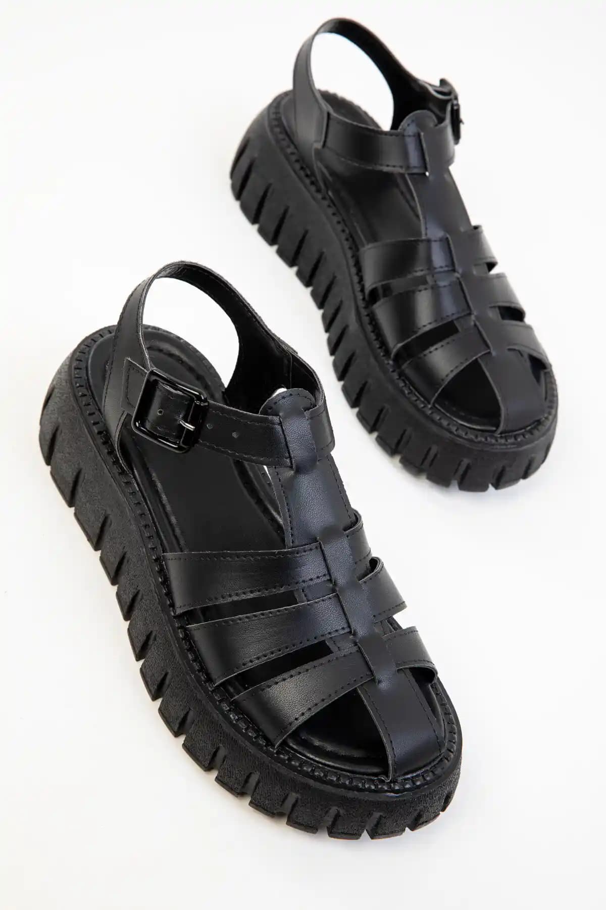 SOHO Siyah Kadın Sandalet 17851: Şıklık ve Rahatlık Sunan Günlük Tasarım