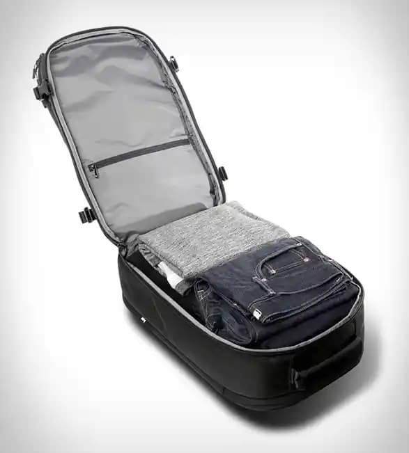 Aer Travel Pack 4: Yeni Nesil Seyahat Çantasında Tasarım ve Fonksiyonellik Yenilikleri