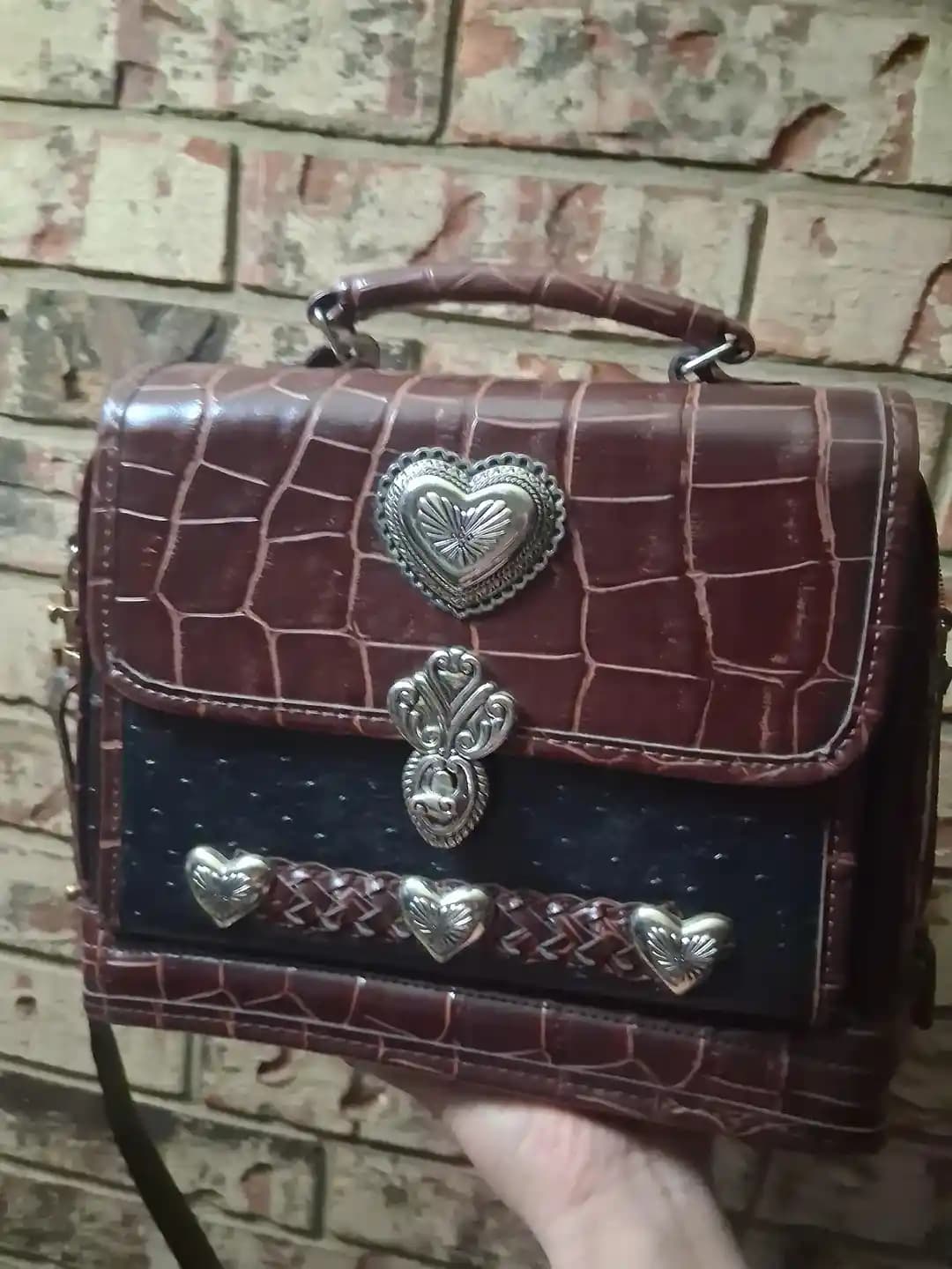 Brighton ve Texas Leather Manufacturing Çantalarının Ayırt Edici Özellikleri ve Marka Tespiti