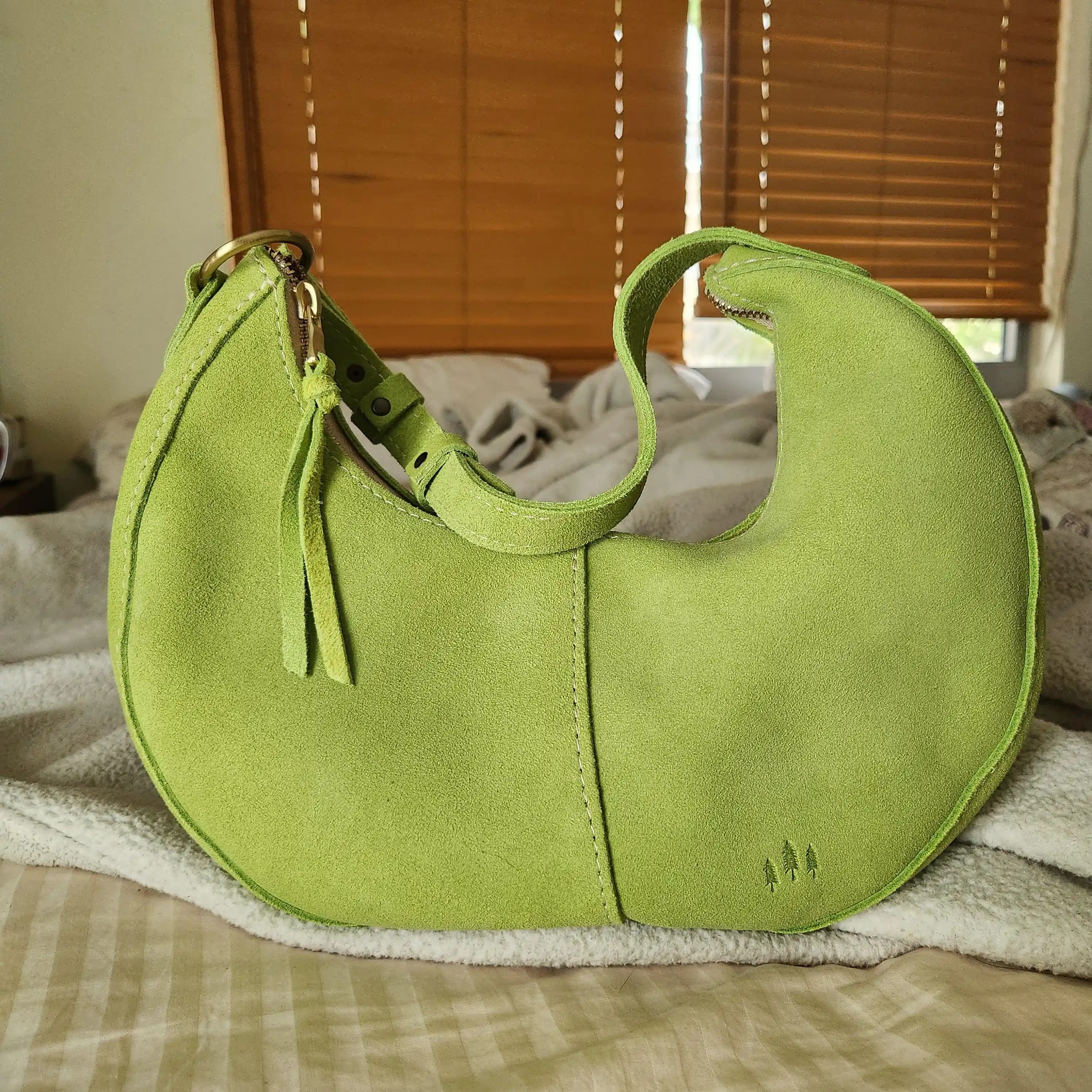 Canlı ve Cesur Çanta Seçimleri: Renklerin Moda ve Anlamdaki Rolü