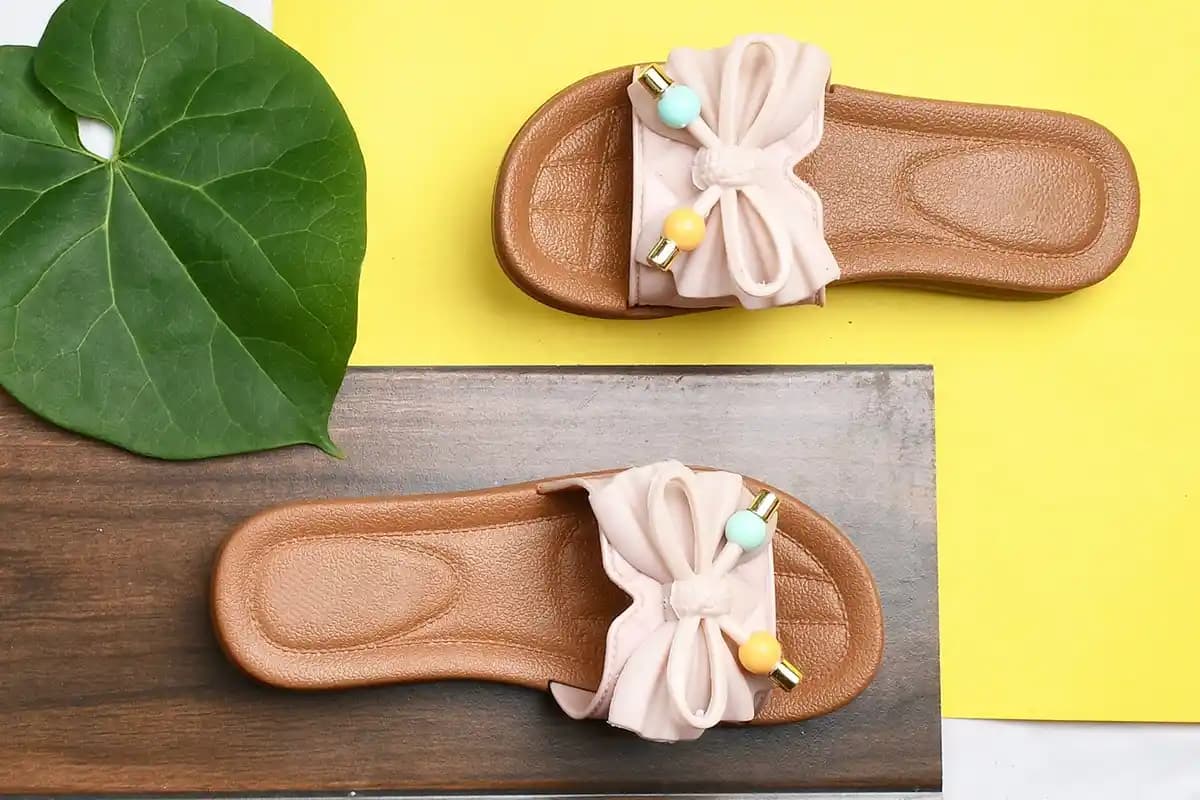Flip-Flops Olmadan Seyahat Etmek: Alternatif Ayakkabı Tercihleri ve Pratik Çözümler