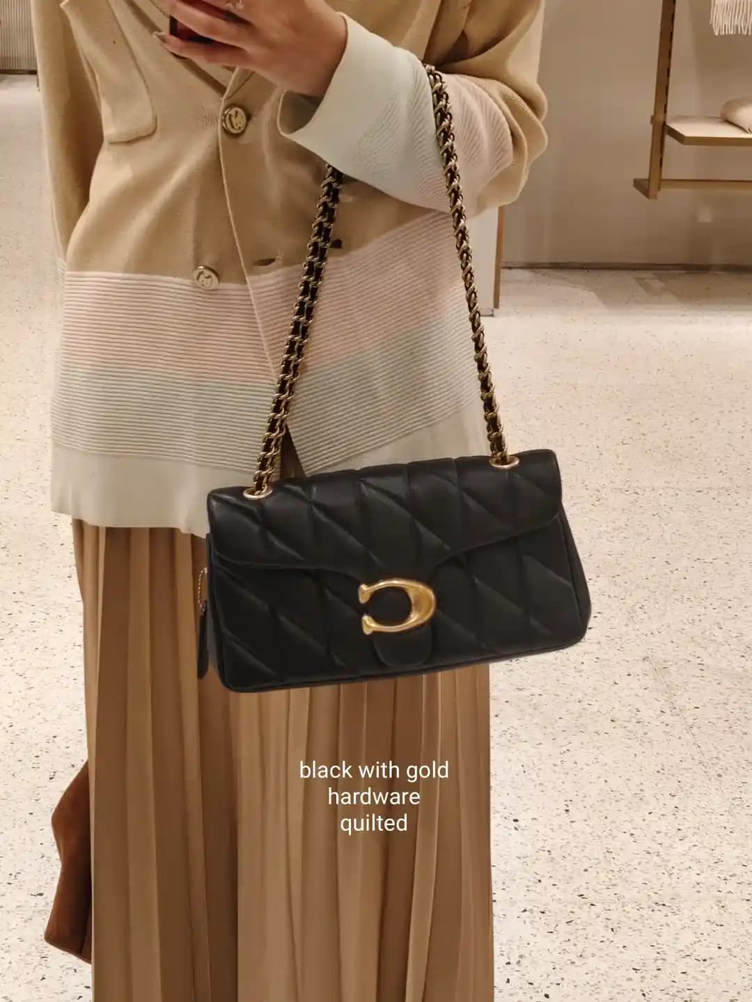 İlk Coach Çantanızı Seçerken Siyah Kapitone Deri ve Donanımın Önemi