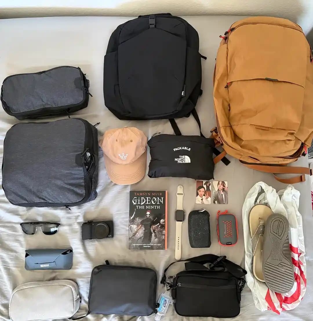 Japonya ve Endonezya Seyahati İçin Minimalist 1.5 Çanta Düzeni ve Ekipman Seçimi