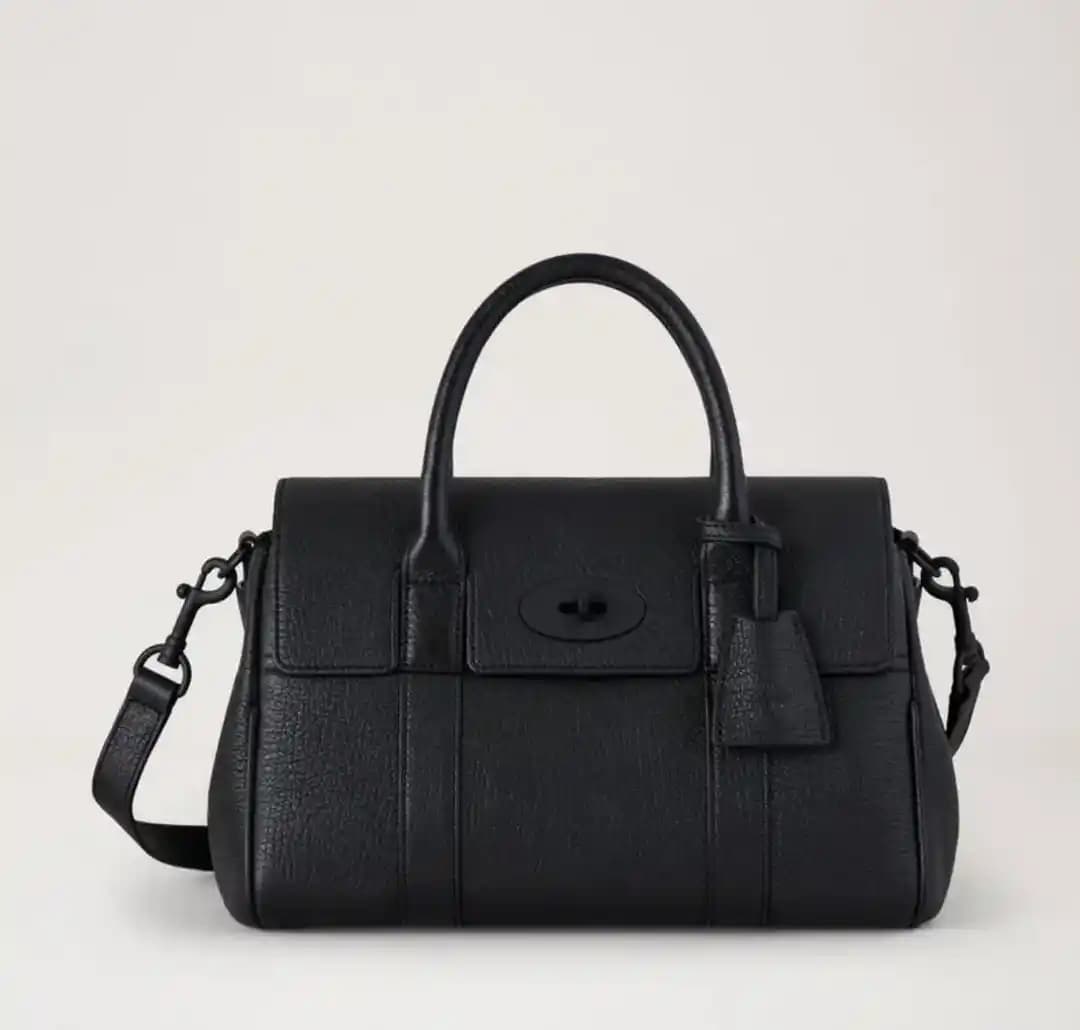 Minimalist Anneler İçin Bayswater Satchel ve Le Tanneur Emilie Çanta Modellerinin Karşılaştırması