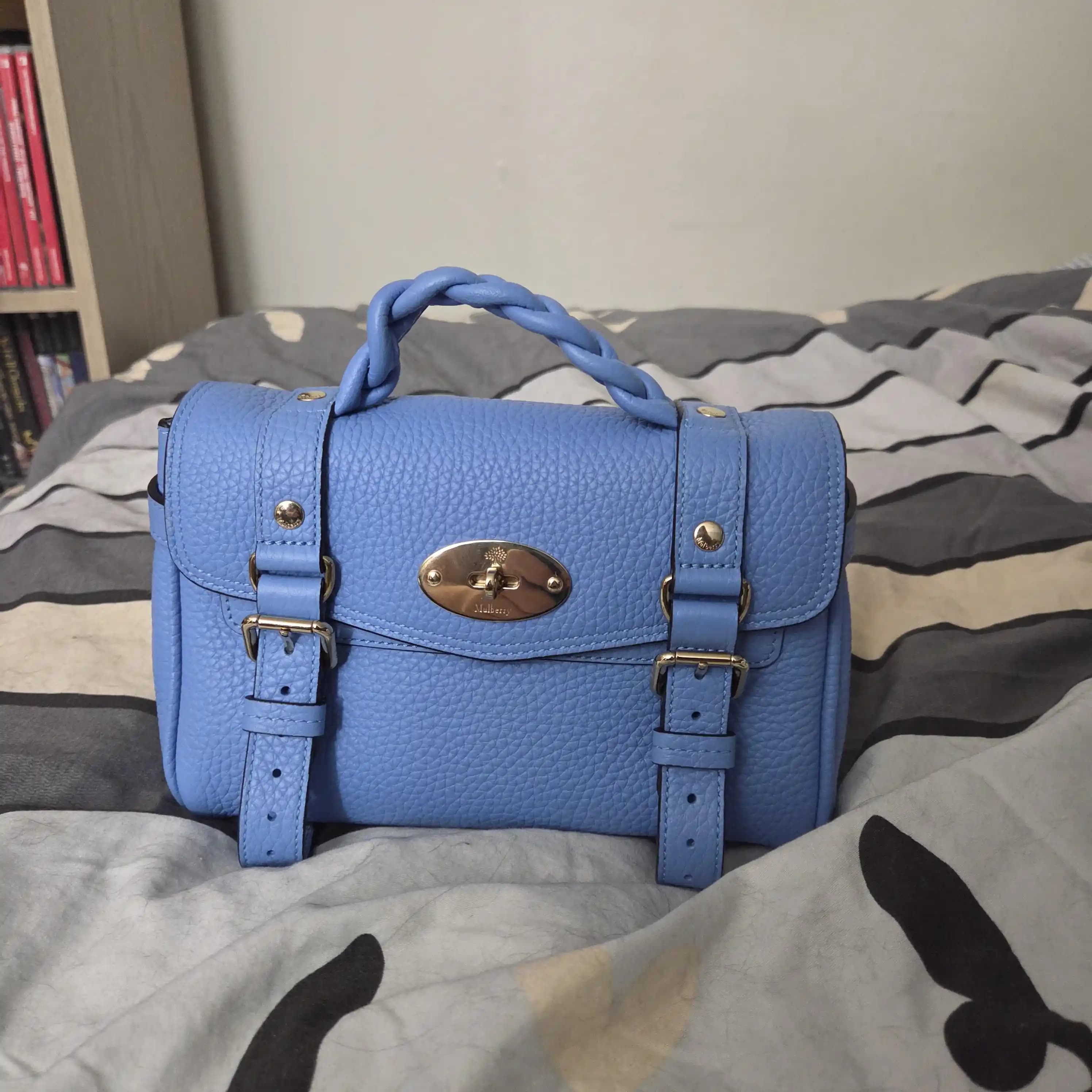 Mulberry Mini Alexa Çanta İncelemesi: Tasarım, Renkler ve Kullanıcı Deneyimleri