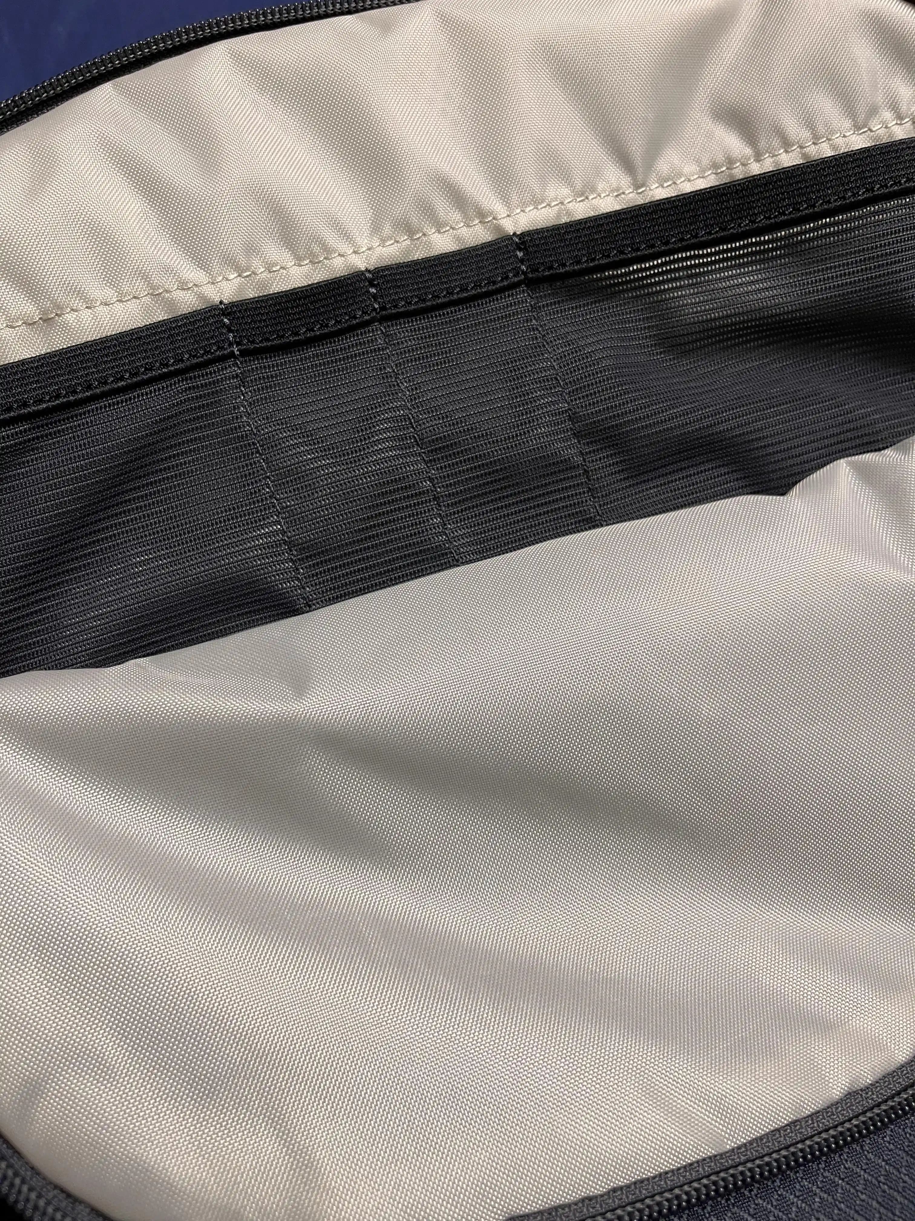 Osprey 26+6 Sırt Çantasında Kalem Cebi Tasarımında İşlevsel Güncelleme ve Üretim Detayları