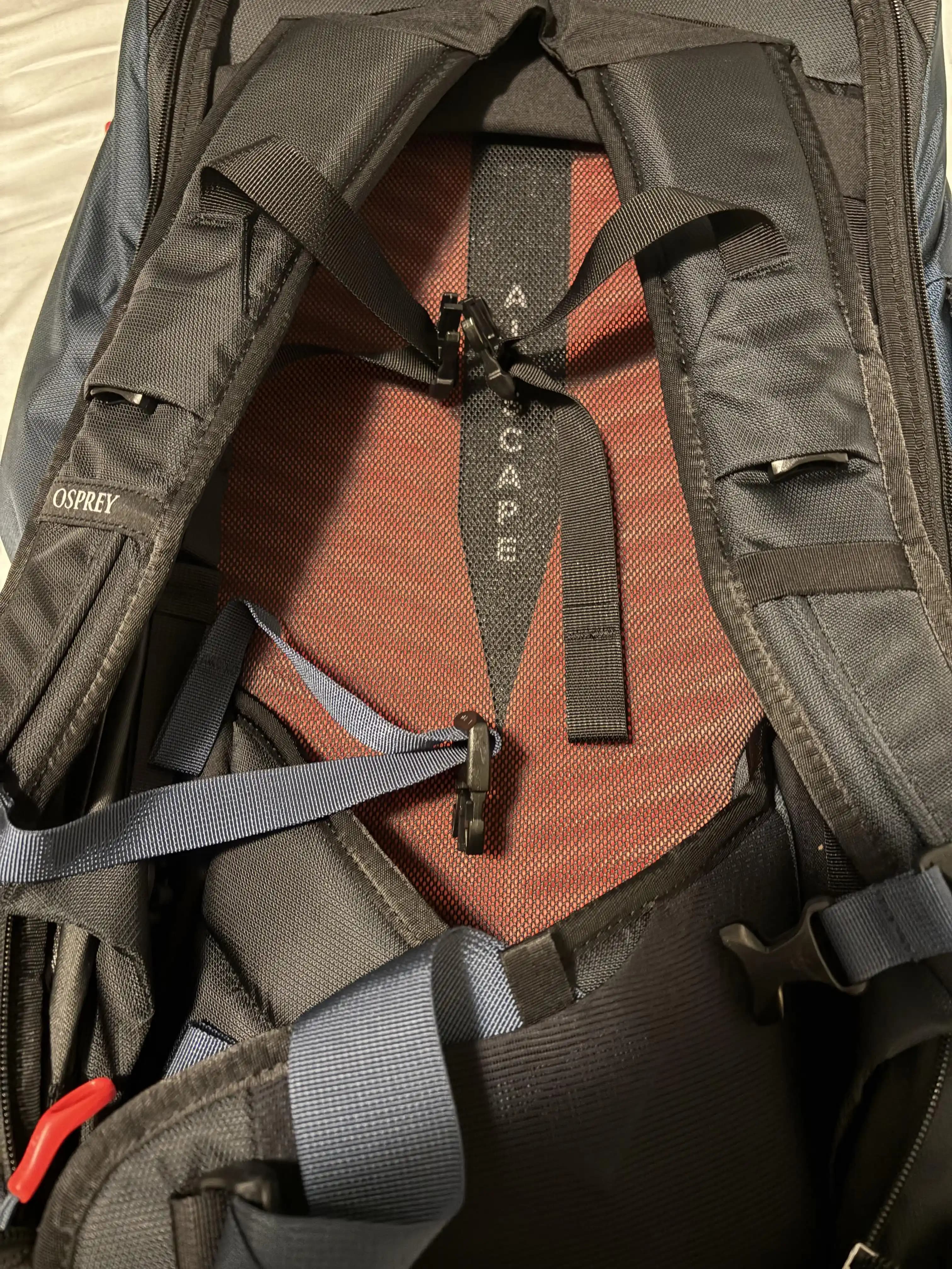 Osprey Farpoint 55 Sırt Çantasındaki Tokaların Fonksiyonları ve Kullanım Rehberi