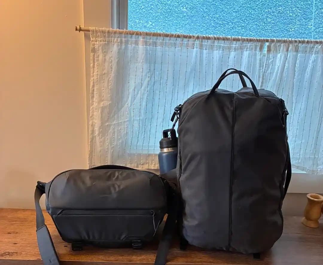 Peak Designs Everyday 10L Sling ve Thule Aion 40L Sırt Çantası Kombinasyonunun Fonksiyonel Taşıma Çözümü