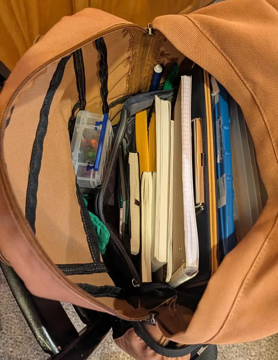 Sanat Malzemeleri ve Kitaplar İçin Verimli Sırt Çantası Paketleme Yöntemleri