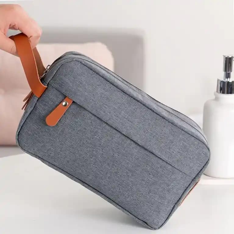 Seyahat Bakım Çantaları: Malzeme, Tasarım ve Fonksiyonellik Özellikleri