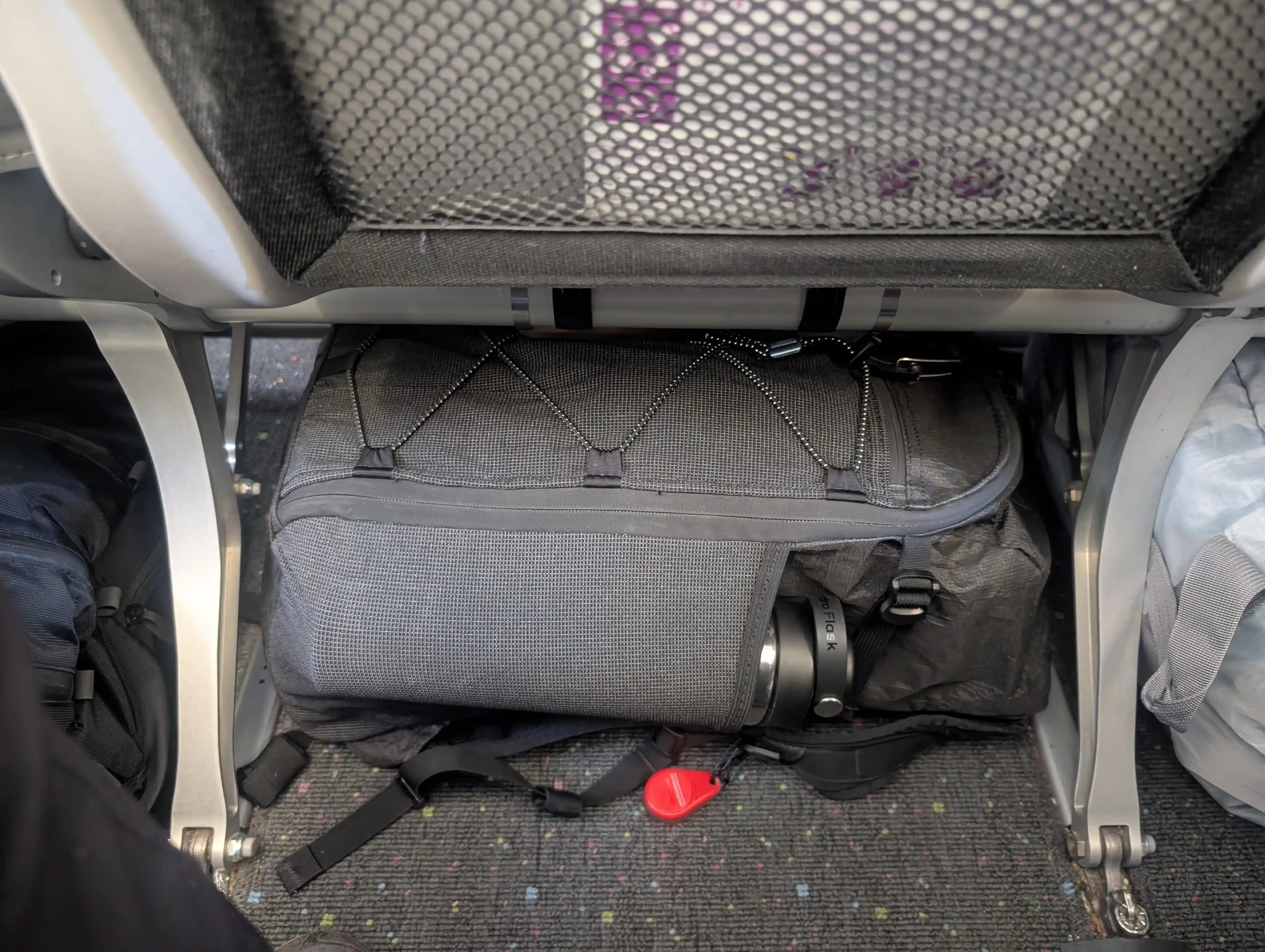 ULA Dragonfly 30L Çantası ve Volaris Kişisel Eşya Boyutlarıyla Uyum Analizi