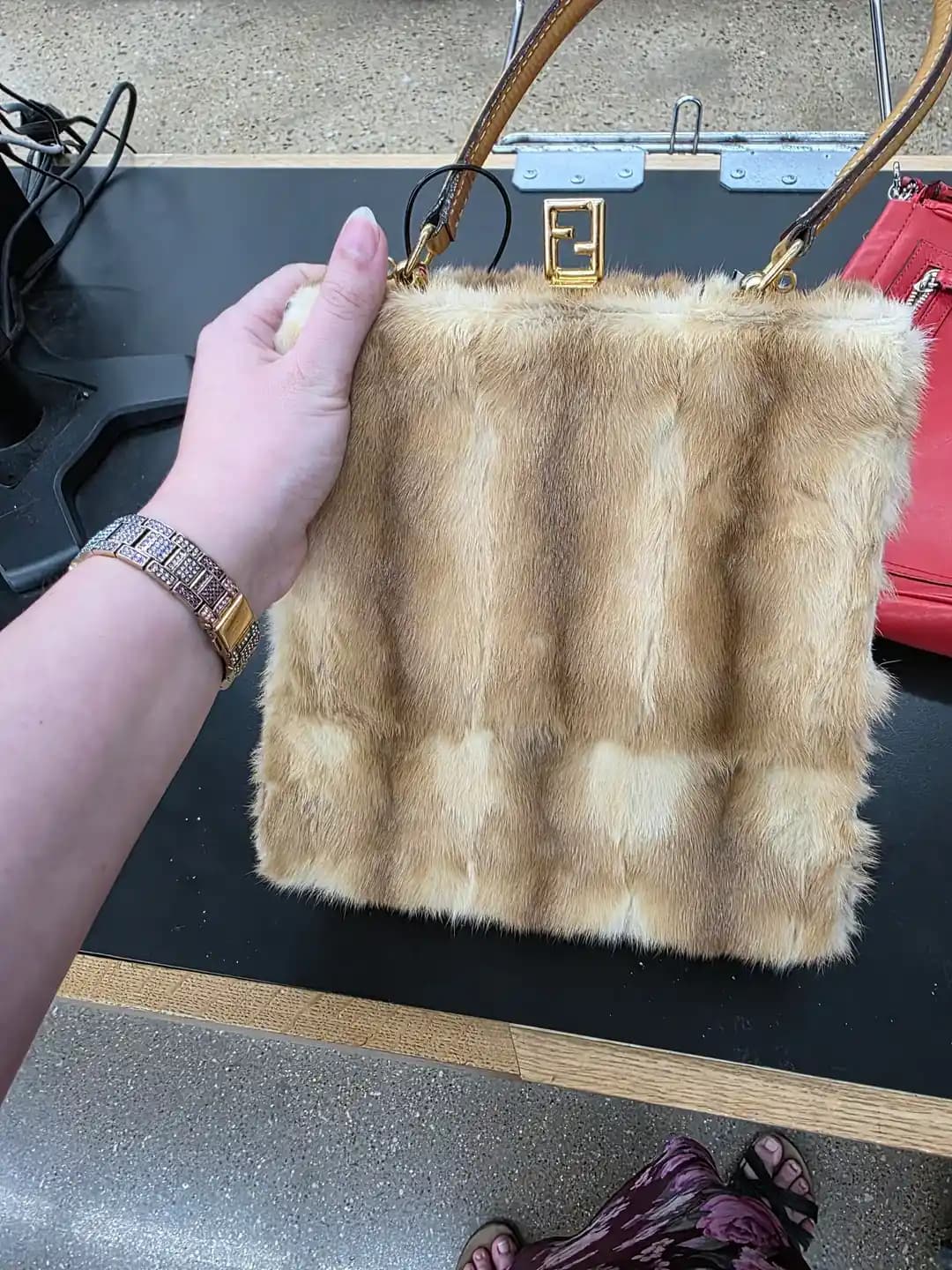 Vintage ve Lüks Çanta Alımında Dikkat Edilmesi Gerekenler: Fendi Kürk Çanta İncelemesi