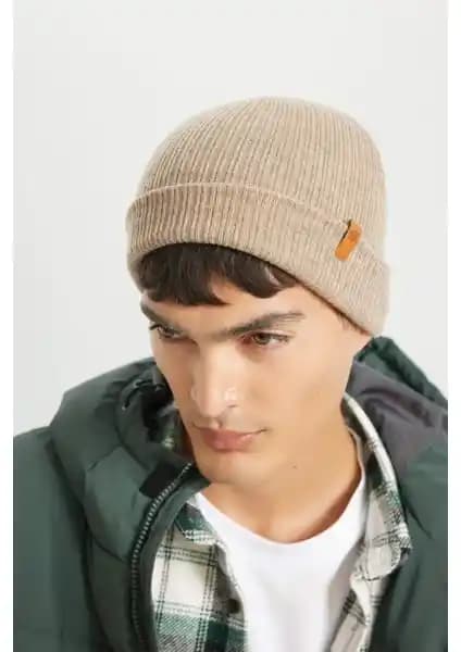 DeFacto Erkek Basic Düz Triko Bere R6055AZ24WN: Şık ve Fonksiyonel Kış Aksesuarı