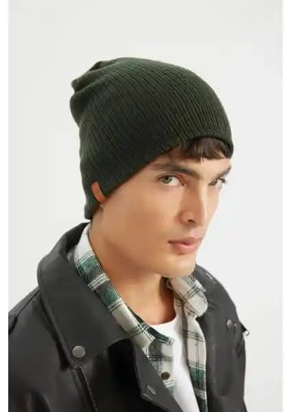 DeFacto Erkek Basic Düz Triko Bere: Şık ve Rahat Kış Aksesuarı