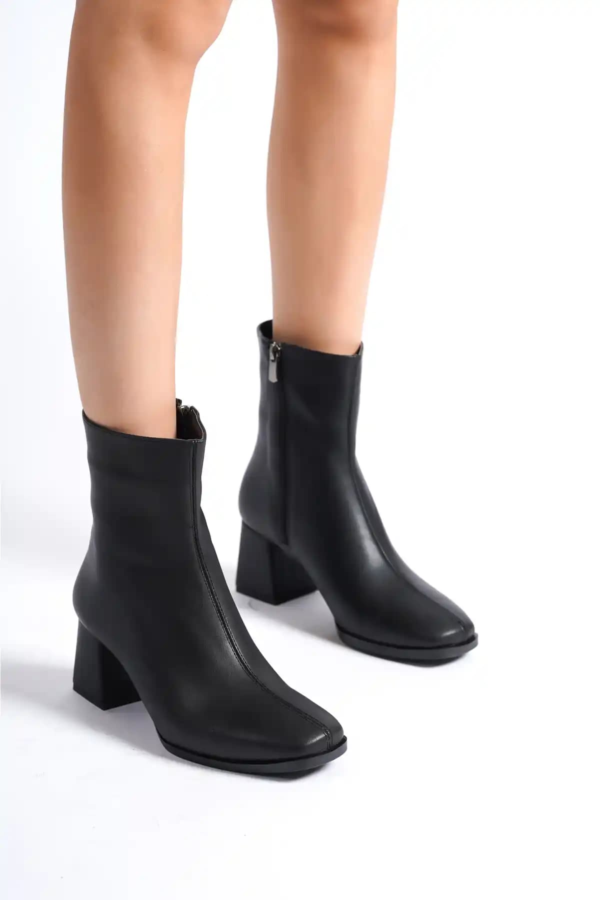 Diardi Siyah Topuklu Bot ve Bootie: Şıklık ve Konforu Bir Arada Sunan Kadın Ayakkabısı