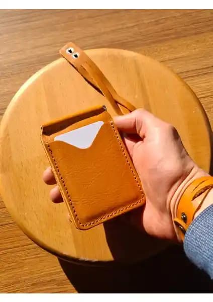 Erkekler İçin Deri ve Çok Fonksiyonlu Cüzdan Karşılaştırması ve Özellikleri