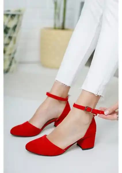 Kadın Kırmızı Cilt Topuklu Klasik Ayakkabılar: Şıklık ve Konforun Buluşması