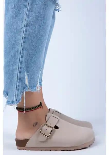 Manijero Zeta Kadın Deri Kemerli Tokalı Bej Gold Terlik Günlük Şıklık ve Konfor Sunar