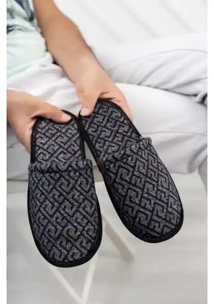 Moda Fırsat Siyah Kareli Erkek Kapalı Ev Terliği Konfor ve Estetik Birlikteliği