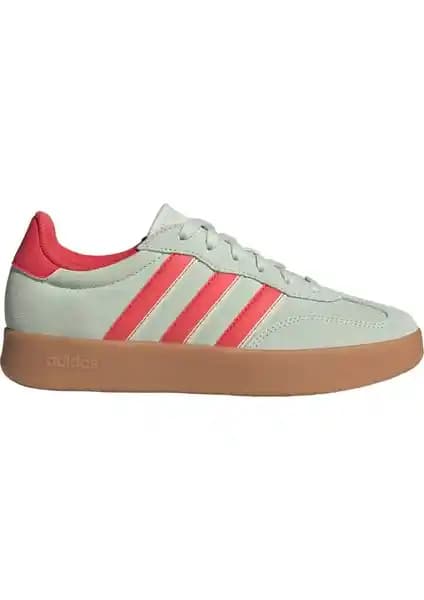 Adidas JP7109 Barreda ve VL Court Base Spor Ayakkabıları Karşılaştırması