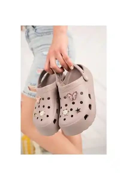 Kadın Hastane ve Günlük Kullanım İçin En İyi Terlik Modellerinin Karşılaştırması