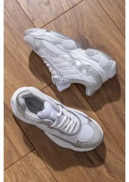 Kadın Spor Ayakkabıları Karşılaştırması: Konfor ve Şıklık İçin En İyi Modeller