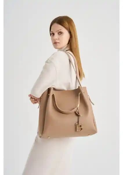 Lucky Bees Kadın Çantaları Karşılaştırması: El ve Omuz Kullanımı ve Tasarım Farklılıkları