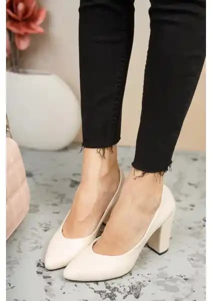 Muggo W707 ve Venardi Kadın Topuklu Ayakkabı Karşılaştırması: Tasarım, Konfor ve Kullanıcı Yorumları