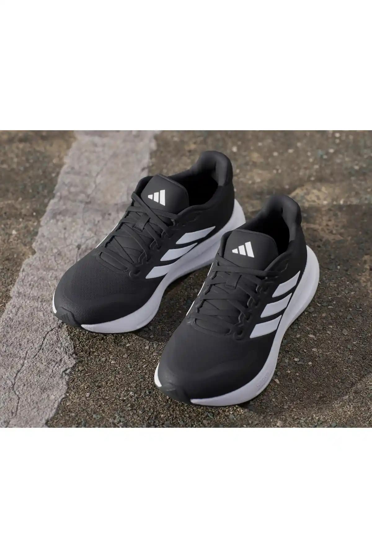 adidas Runfalcon 5 Günlük Spor Ayakkabısı: Konfor ve Şıklığın Birleştiği Modern Tasarım