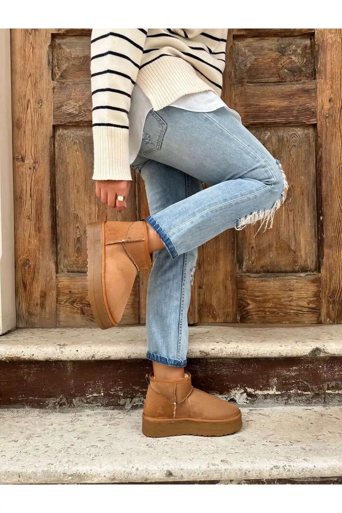 Atelierby DS Taba Renkli ve Konforlu Günlük Botlar Modern Tasarım ve Yüksek Konfor Sağlar