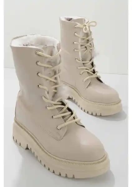 Bambi Bej Kadın Bot ve Bootie K02678020509: Şıklık ve Konforu Bir Arada Sunan Modern Tasarım