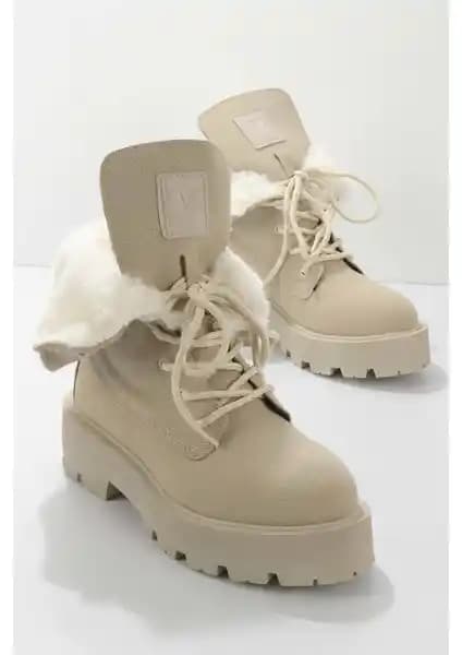 Bambi Bej Süet Kadın Bot ve Bootie K026780206: Şıklık ve Konforun Bir Arada Sunumu