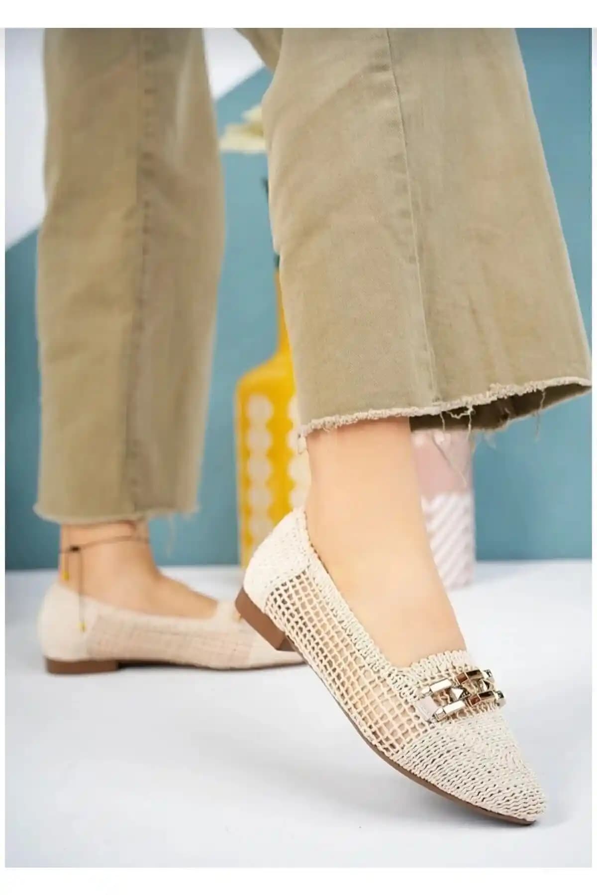 Bera Kadın Zincir Detaylı Örgü Babet Ayakkabı Günlük Şıklık ve Konfor Sunar