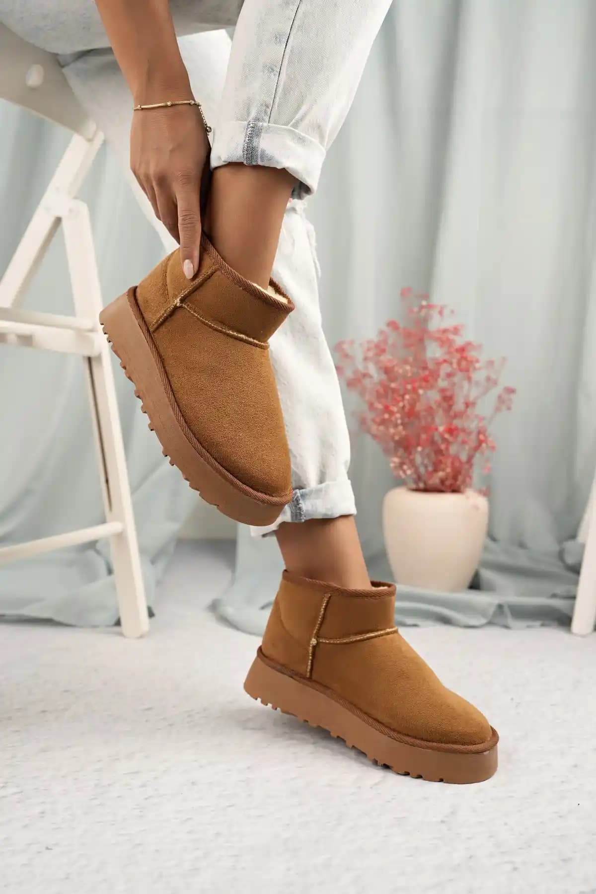 Camaiore Mini Taba Süet Yarım Bot Kadınlar İçin Şık ve Konforlu Kış Ayakkabısı