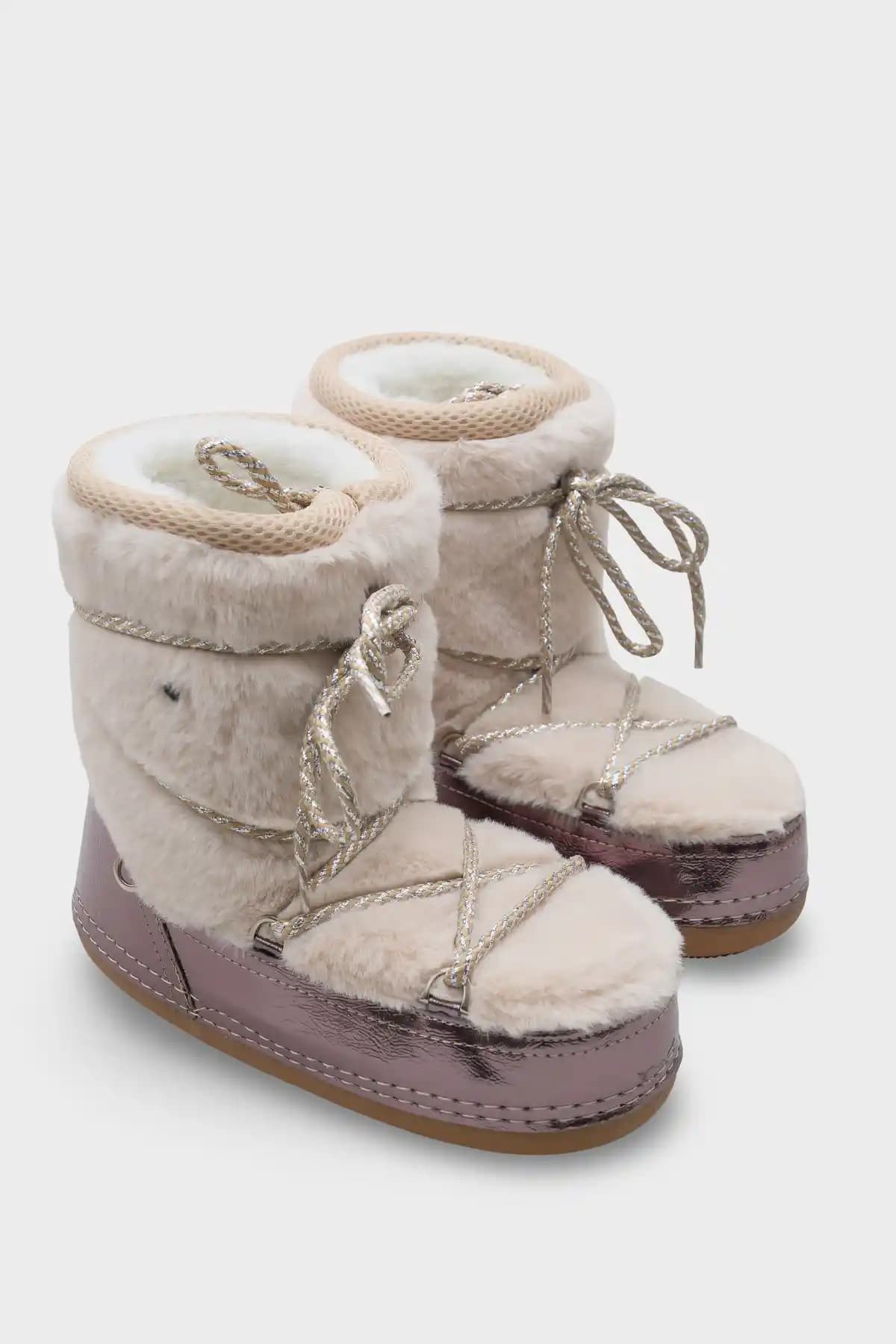 Capone Outfitters Kadın Kürklü ve Su Geçirmez Kalın Tabanlı Bot Ürün Tanıtımı ve Özellikleri