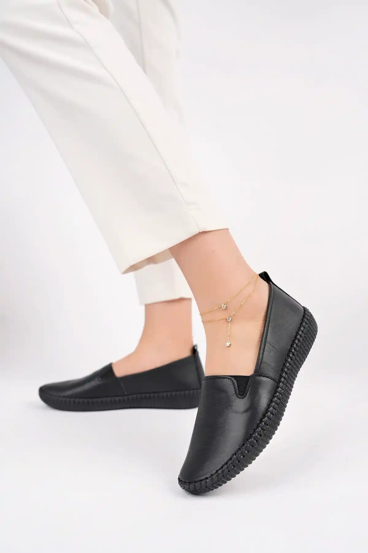 Deripabuc Hakiki Deri Siyah Kadın Babetleri Konfor ve Şıklık Sunan Günlük Ayakkabı Seçeneği