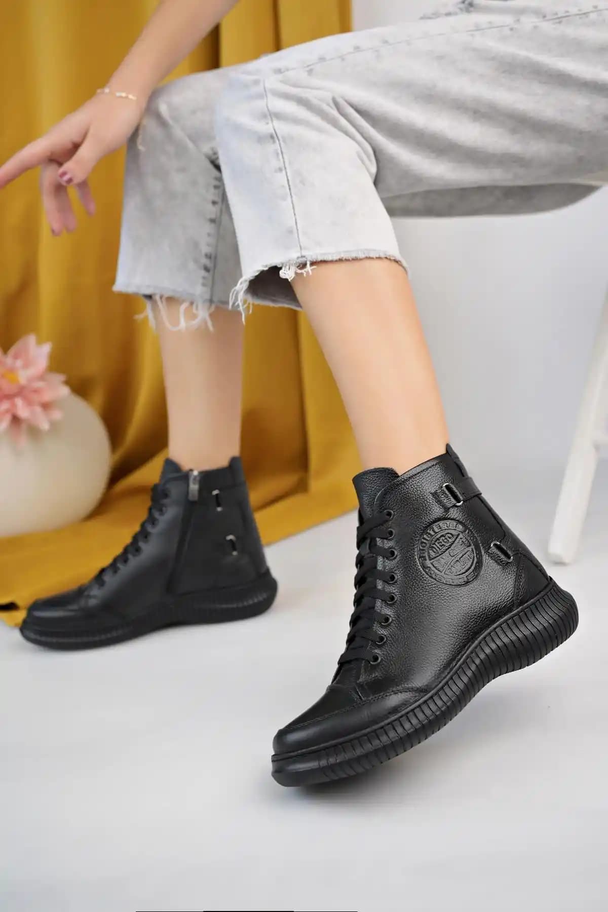 Diego Carlotti Hakiki Deri Günlük Kadın Botları: Şıklık ve Konforun Birleşimi