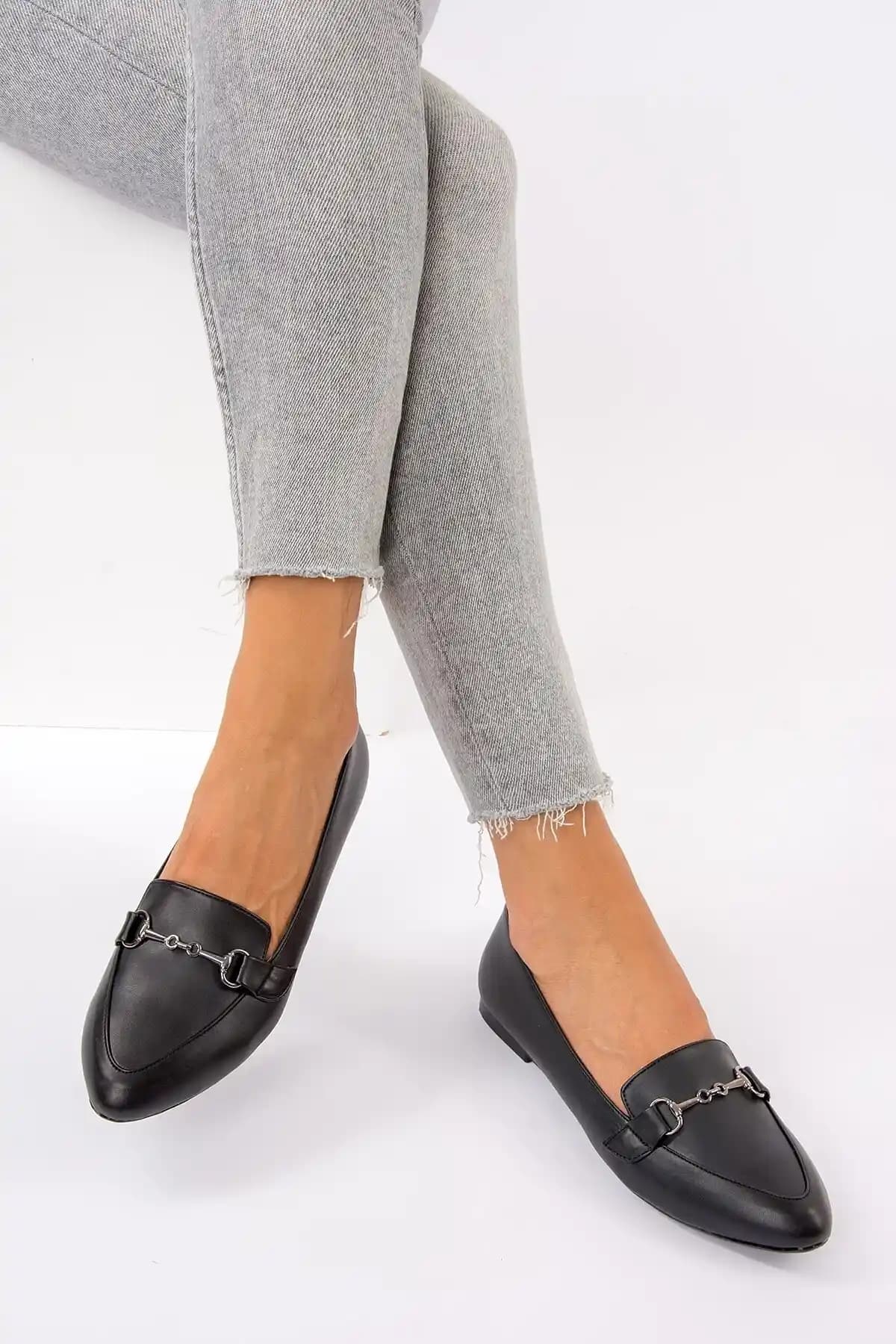 Fox Shoes Siyah Kadın Babet: Şıklık ve Konforu Bir Arada Sunan Günlük Ayakkabı