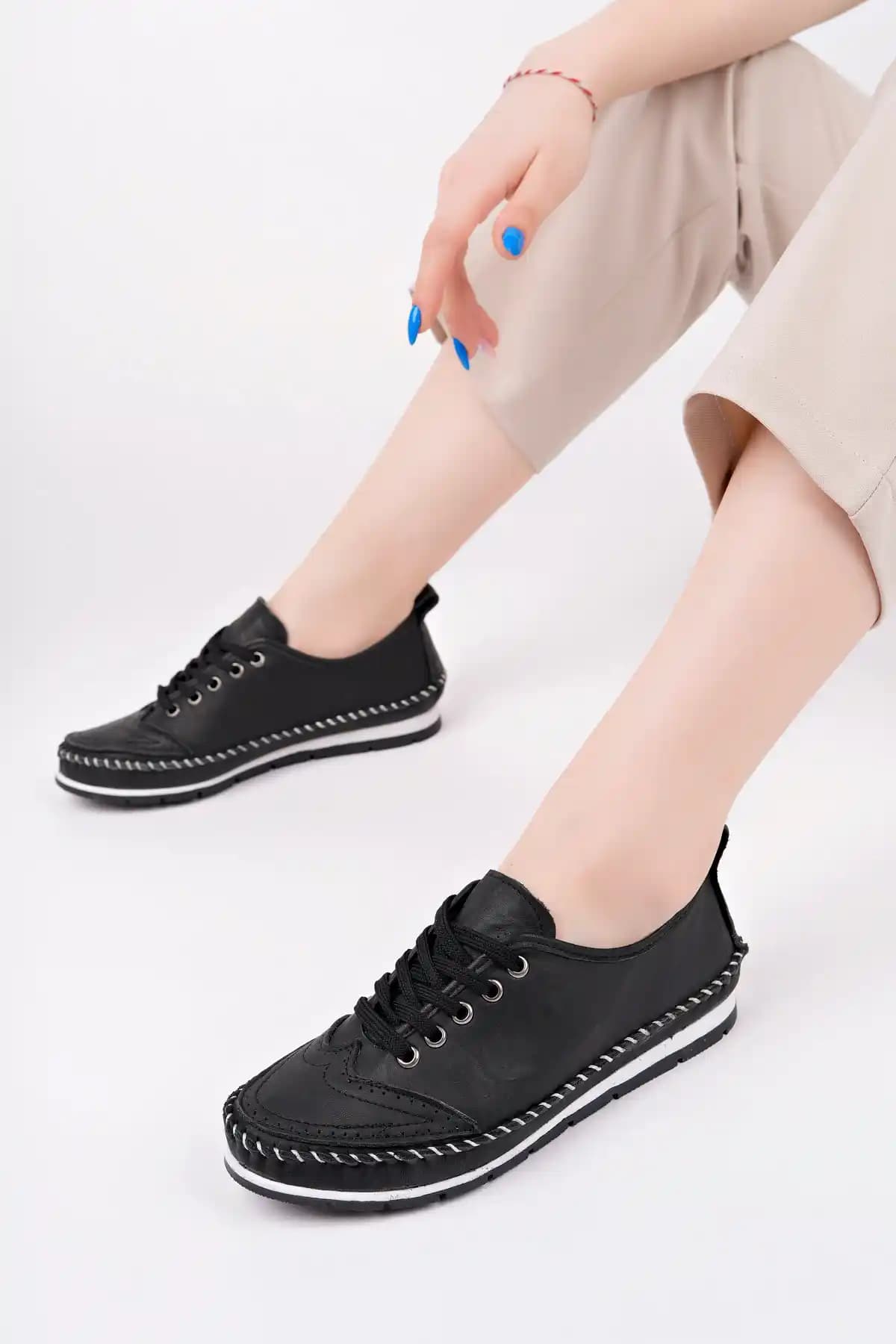 Hakiki Deri Siyah Kadın Babeti - Şık ve Konforlu Günlük Ayakkabı Seçeneği