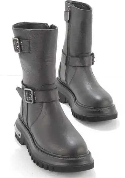 Harley-Davidson Sahara Kan Siyah Deri Bot: Şıklık ve Dayanıklılık Bir Arada