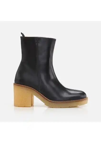 Hotiç Hakiki Deri Siyah Kadın Topuklu Bot: Şıklık ve Dayanıklılığı Bir Arada Sunar