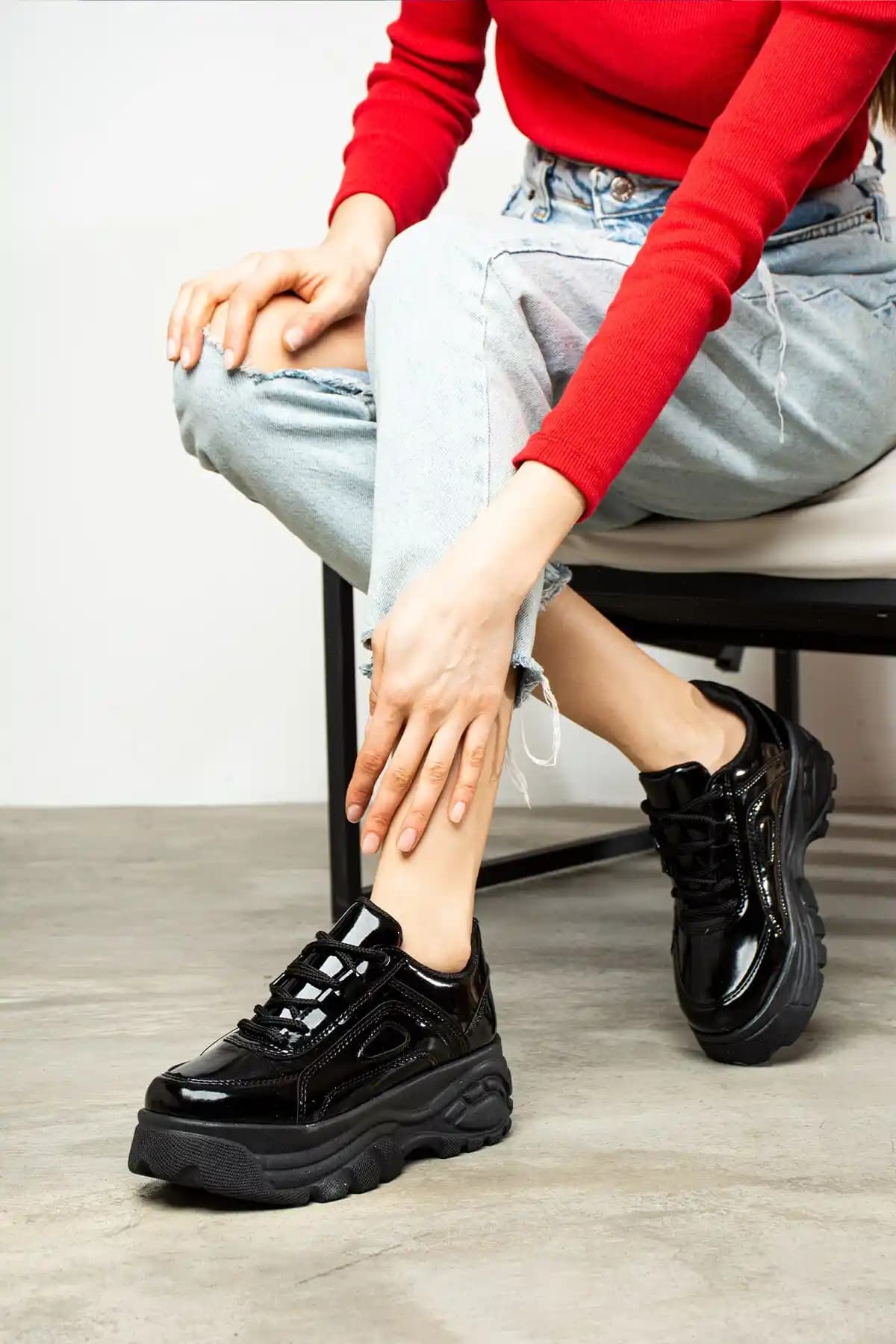 İmerShoes Günlük Kadın Siyah Sneaker: Şıklık ve Konfor Sunan Modern Spor Ayakkabı