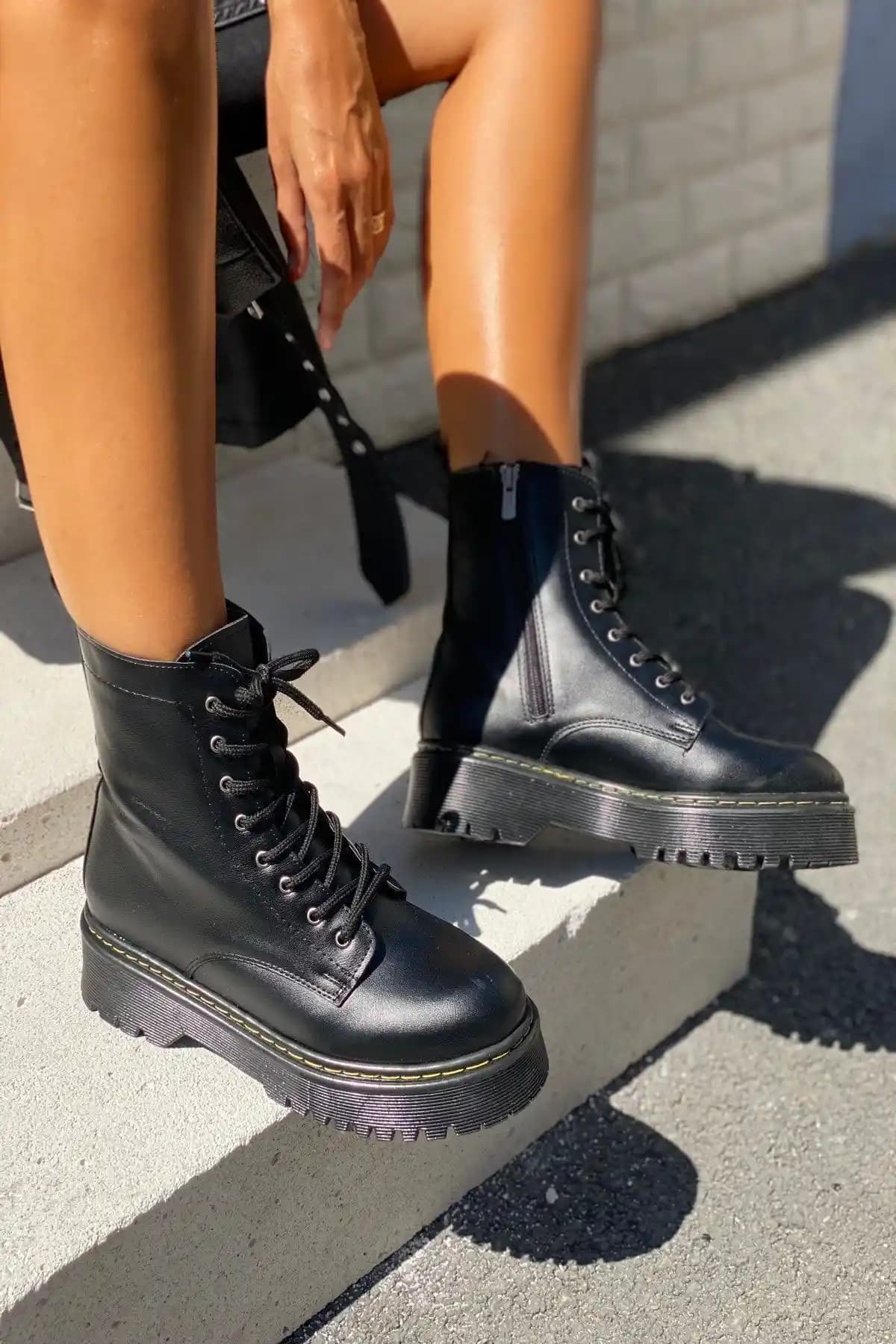 İnan Ayakkabı Kadın Botu: Şıklık ve Konfor Sunan Dayanıklı Kış Ayakkabısı