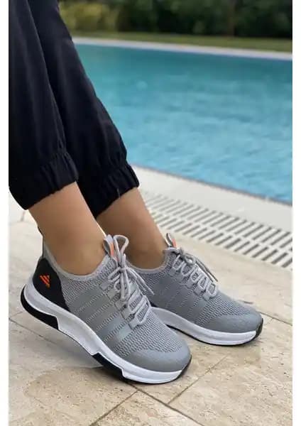 İnan Ayakkabı Unisex Insport Sneaker: Konfor ve Şıklığı Bir Arada Sunan Modern Tasarım